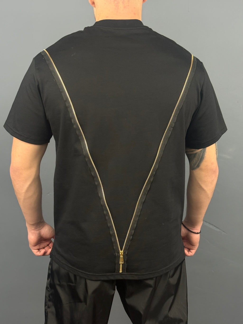 13 UNLUCKY - Golden Zipper V-Back